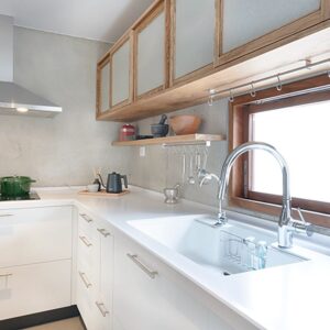 Đá mặt bếp chiều rộng 650mm, tích hợp gờ chống tràn phía trước và sau dạng góc cạnh - YX YX 6