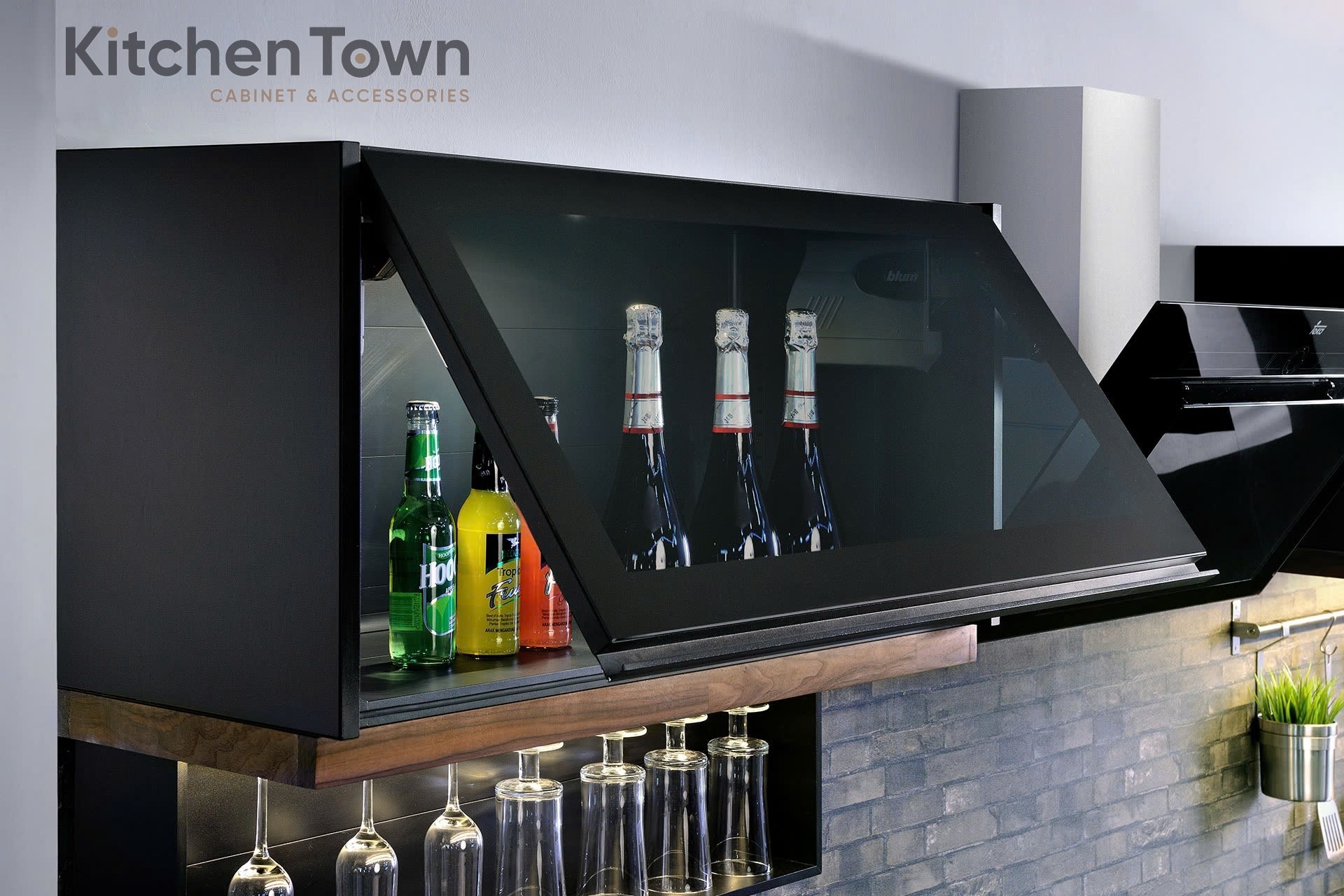 Thiết kế tủ bếp chữ U 491708283 1148178533988401 6318768615574831477 n