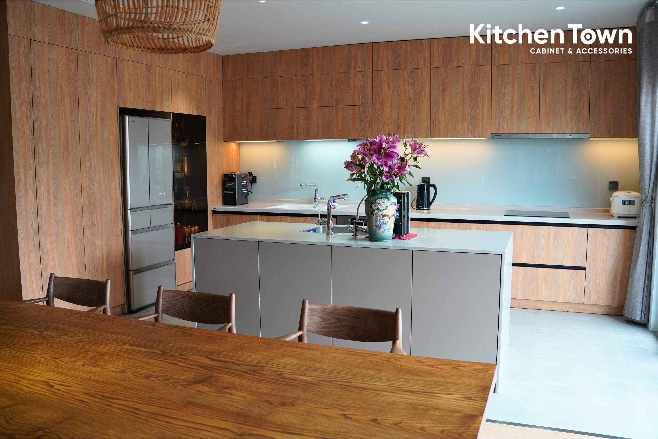 Dự án tủ bếp chữ i + bản đảo biệt thự Vinhomes – Hạ Long Anh KitchenTown ngang 1