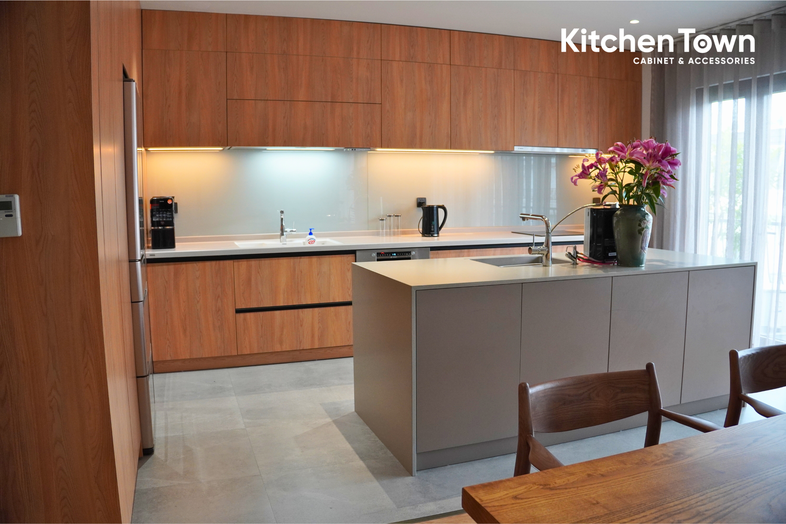 Dự án tủ bếp chữ i + bản đảo biệt thự Vinhomes – Hạ Long Anh KitchenTown ngang 2