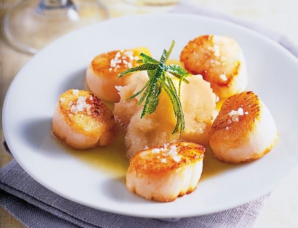 Những món ăn cho dịp lễ giáng sinh trên khắp thế giới coquilles saint jacques 600x461 1