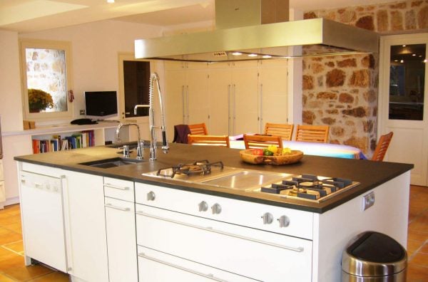 7 vật liệu mặt bàn bếp được ưa chuộng cuisine ardoise 600x396 1