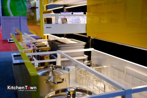 Gỗ CDF – Công nghệ vượt trội trong thiết kế tủ bếp cao cấp kitchen town dong e class 9 600x400 1