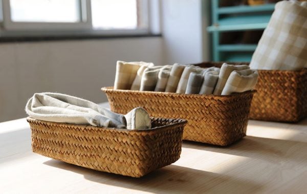 Những mẹo nhỏ để làm mới căn nhà của bạn dịp năm mới towel basket storage box makeup organizer table decoration wicker basket cesta cesto de roupa suja straw 600x379 1