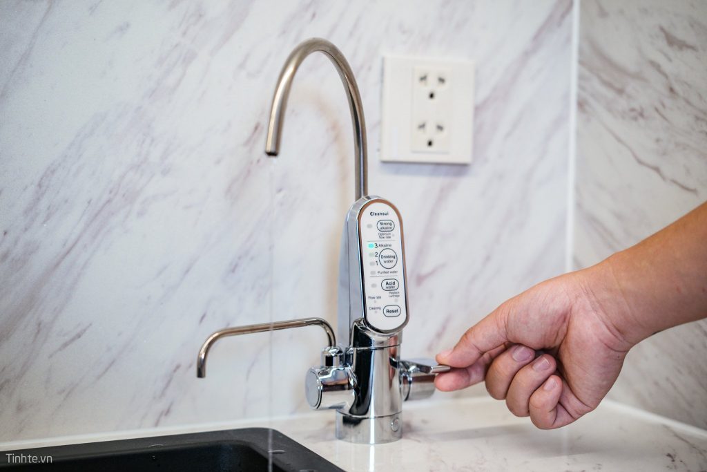 Trên tay thiết bị lọc nước điện giải ION kiềm Cleansui EU301 Cleansui EU301 4 1024x683 1