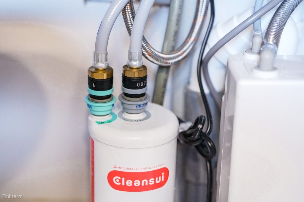 Trên tay thiết bị lọc nước điện giải ION kiềm Cleansui EU301 Cleansui EU301 7 1024x683 1