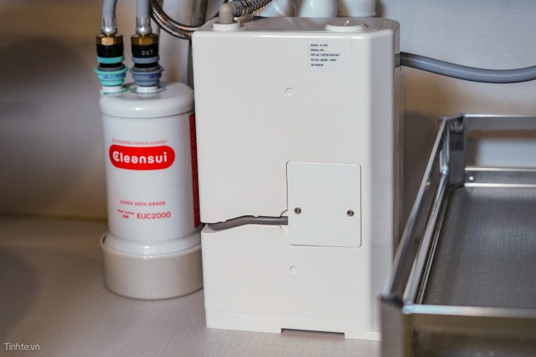 Trên tay thiết bị lọc nước điện giải ION kiềm Cleansui EU301 Cleansui binh dien i 768x512 1