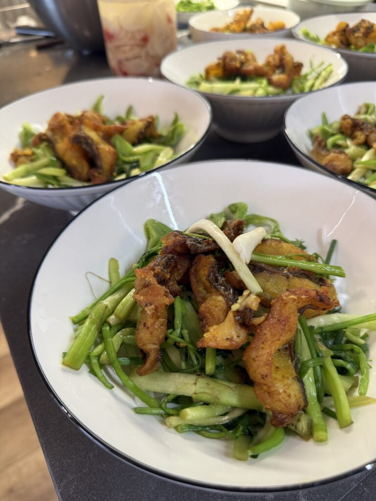 Bún Cá – Cá vàng giòn, Nước chua thanh nhẹ. z7391932220366 962d18f5a308e1266abf5855efa404a6