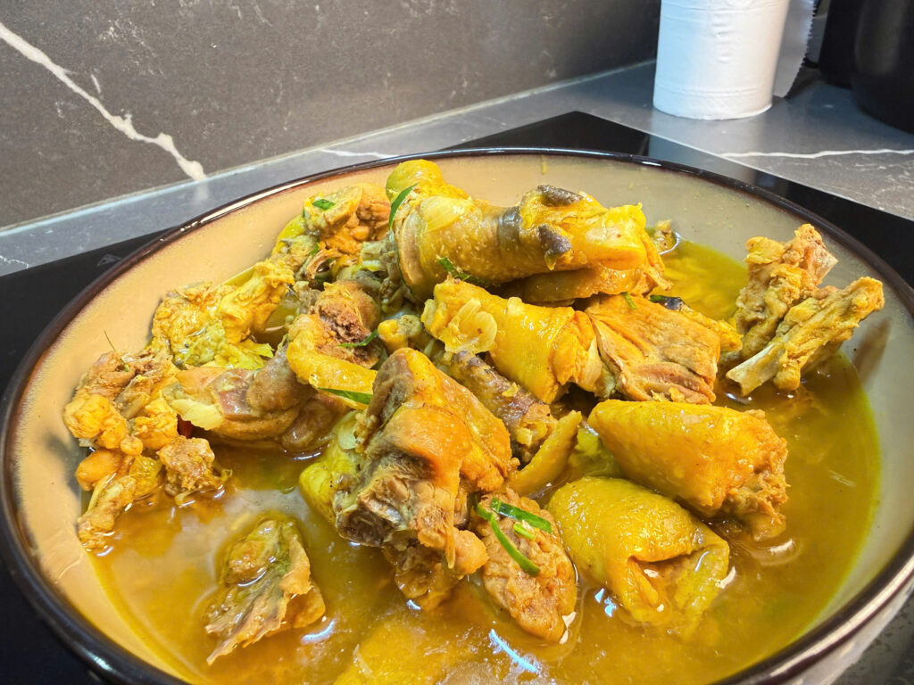 Gà nấu xáo Nghệ An – Món quê ấm nồng từ gian bếp thân thương z7400909535607 c397e414b9830fd643412f65639f9412