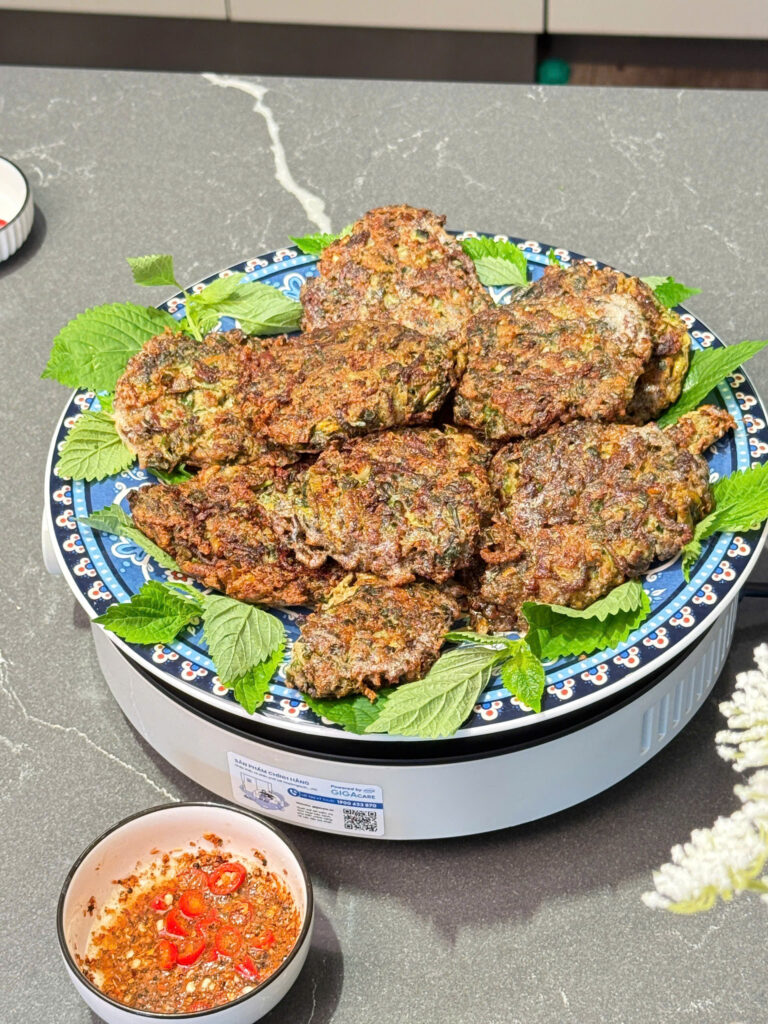 Chả Rươi - Cách chế biến để miếng chả giòn, béo ngậy mà không bị tanh. z7424458417020 79f2032b6836efd3798f7ce4e7a6e633