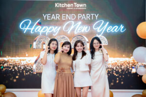 YEAR END PARTY DVQ05536