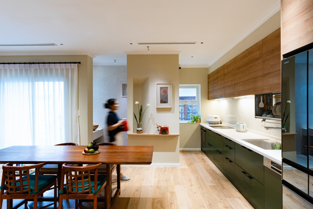 PHỤ NỮ TRONG TỔ ẤM HIỆN ĐẠI DSC00342